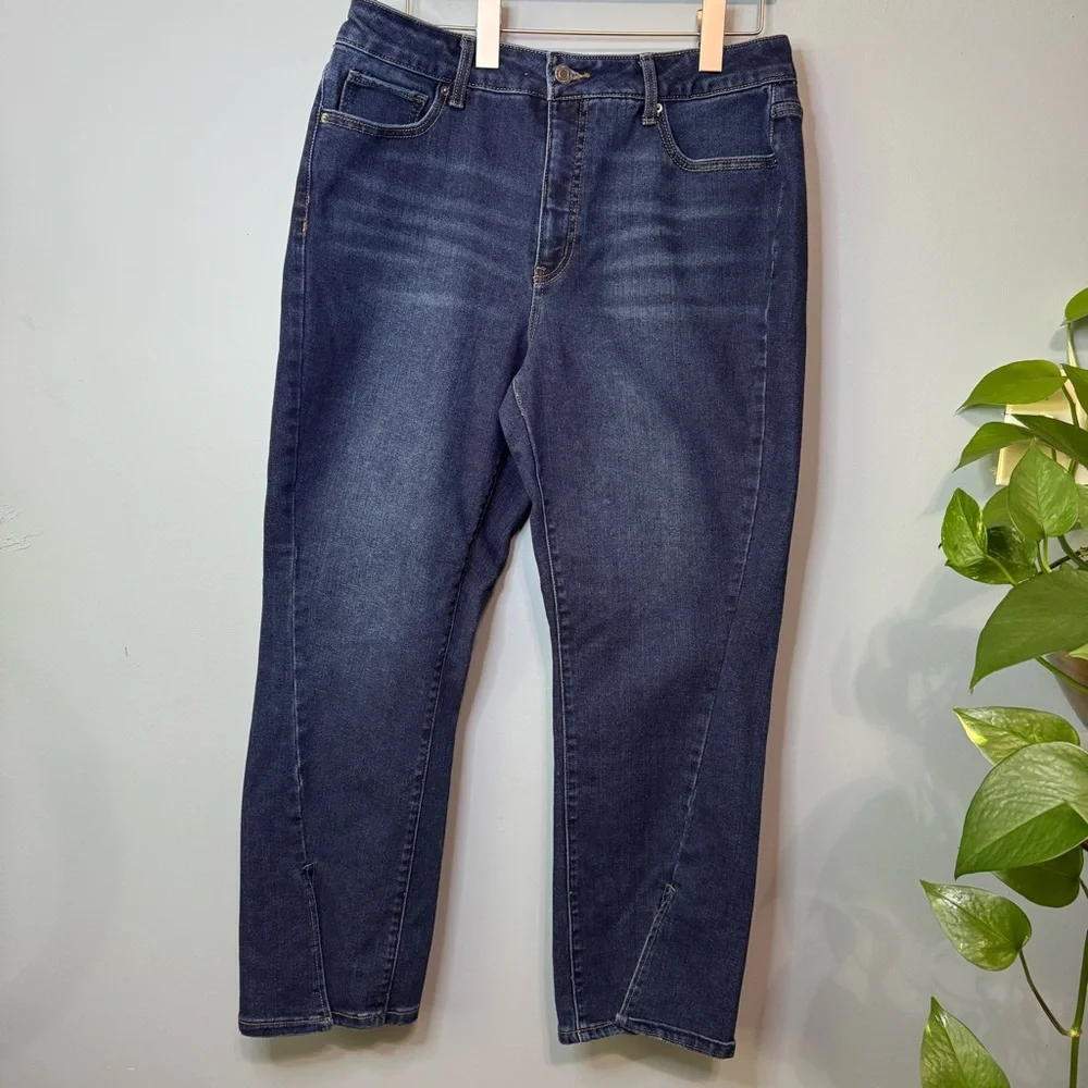 Time and Tru Split Hem Straight Leg Cropped Jeans. Women’s 12